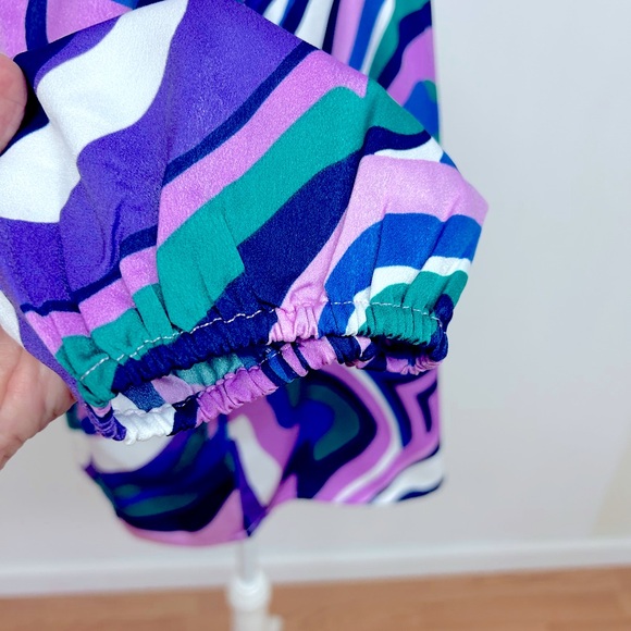 Vibrant Abstract Patterned Women's Blouse - Picture 5 of 7